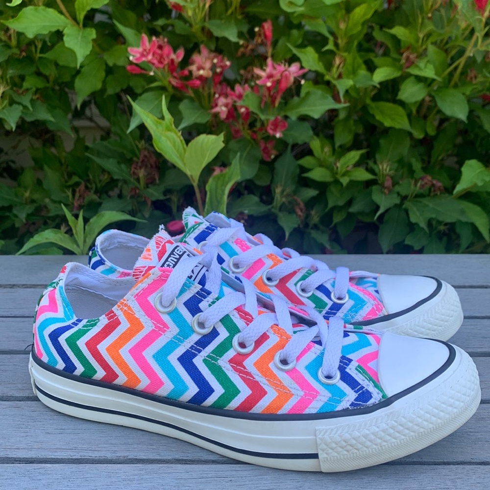Converse Woman’s 6 Mens 4